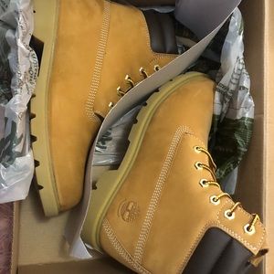 New Timberland 6” Waterproof Women’s Boots 7.5